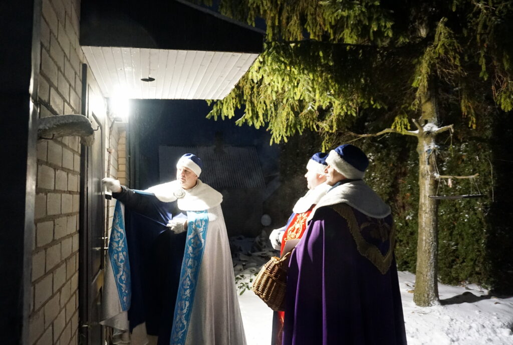 Trys Karaliai lanko bendruomenę