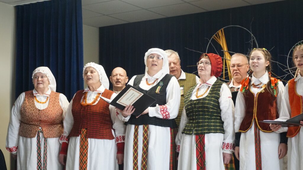Kėdainių kultūros centro Kalnaberžės skyriaus folkloro ansamblis „Kalnaberžiai“
