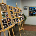 Šventės dalyviai galėjo pasigrožėti fotonuotraukų paroda „Kur surasi tu gražesnį kraštą“, skirta Kauno rajono 70-mečiui, bei fotonuotraukų ir rankdarbių paroda „Tautodailės ir teatro burtai: 25 metų kelionė“