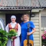 Bendruomenės pirmininkė Rūta Rudžianskaitė–Kvaraciejienė, seniūnas Arūnas Bačiūnas ir Vilkijos kultūros centro mišraus vokalinio ansamblio „Nona“ narė Ramunė Geštautienė.