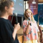 Vedėja aktorė Emilija Latėnaitė kalbina vakaro viešnią aktorę Vaidilę Juozaitytę