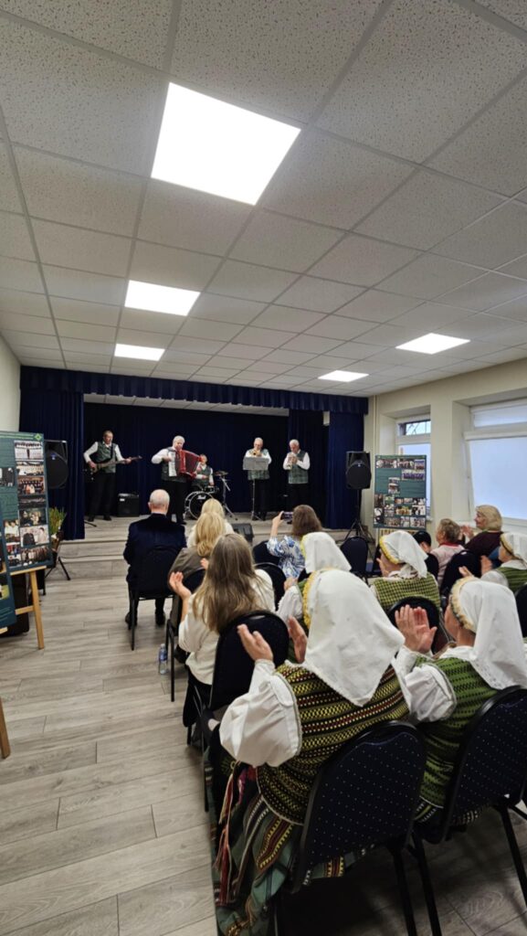 Liučiūnų laisvalaikio salės kapela „Draugai“ (vad. Viktoras Štilpa)