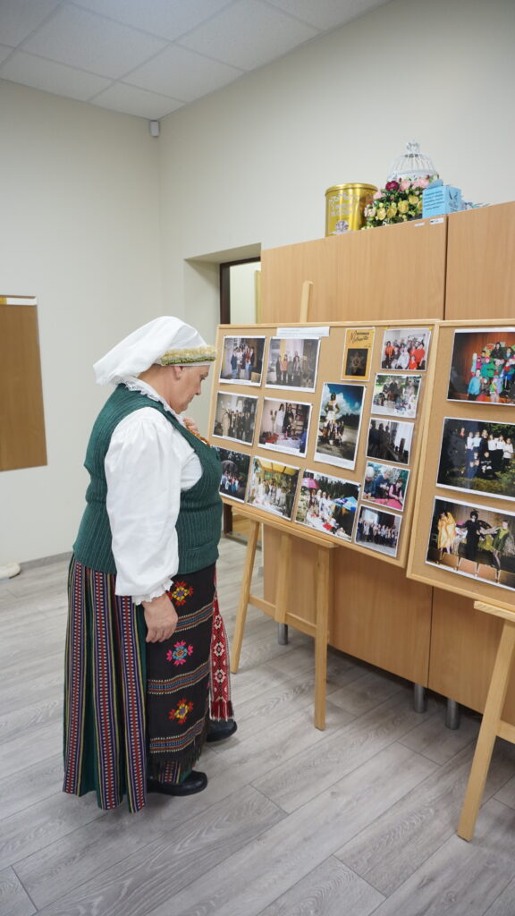 Apžiūrima paroda Kauno rajono 70 – mečiui.