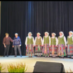 senjorių šokių kolektyvo „Serbenta“ moterys iš Liučiūnų laisvalaikio salės