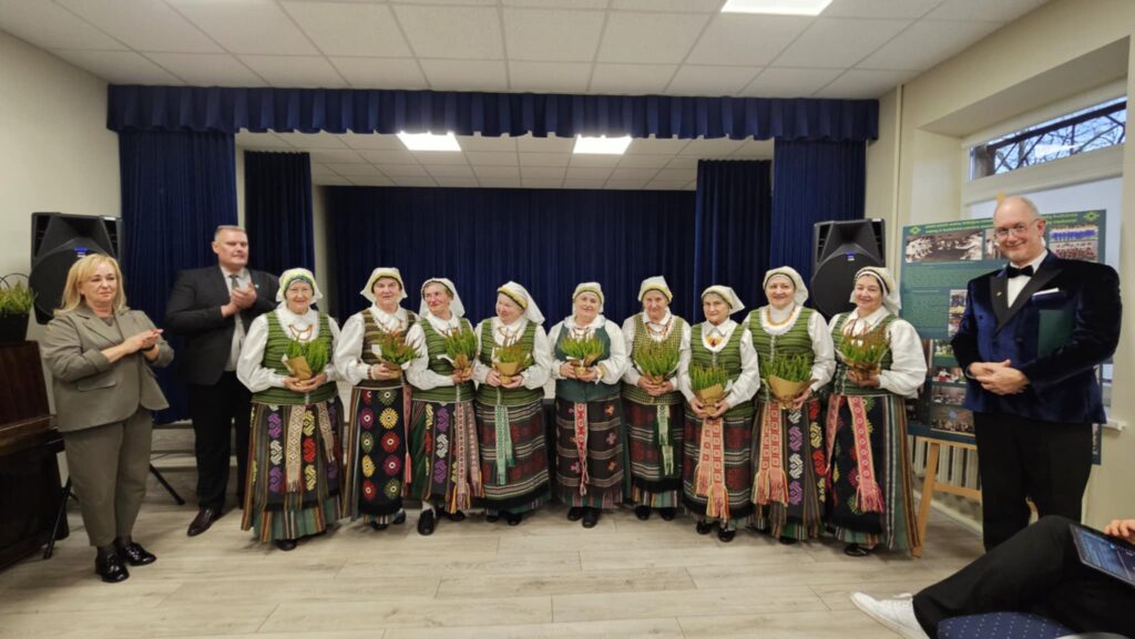 Čekiškės laisvalaikio salės senjorių šokių grupė „Serbenta“ (vad. Jolanta Girdauskienė)