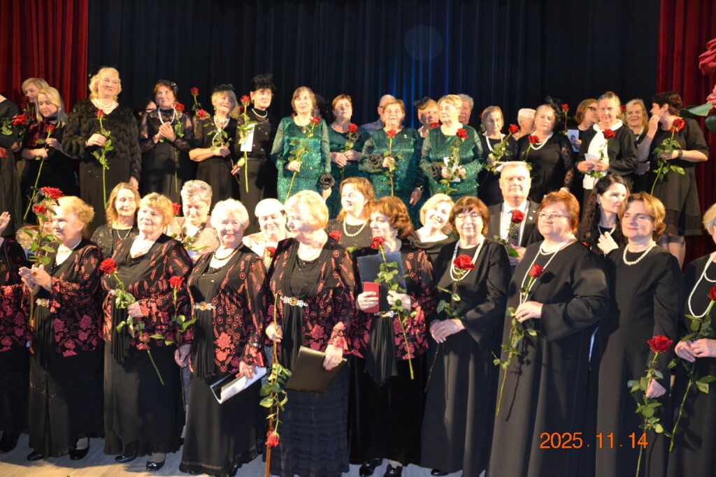 Finalinė daina, dainuoja visi kolektyvai