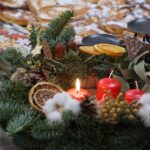 sužibo žvakelė adventiniame vainike