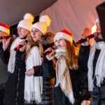 Dainuoja Vilkijos gimnazijos vaikai