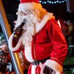 Vaikučius sveikina Kalėdų senelis