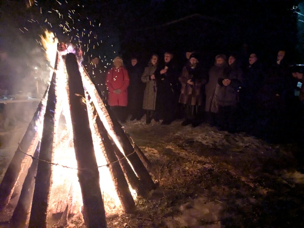 Prie Atminimo laužo skambėjo dainos