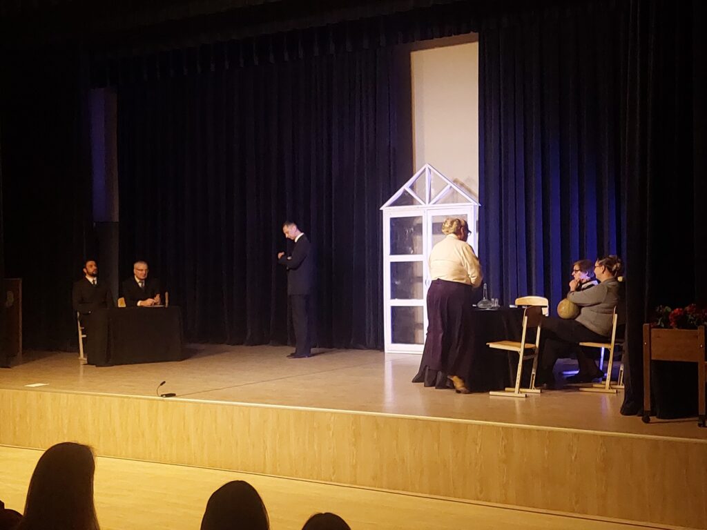 Vykusio spektaklio akimirkos