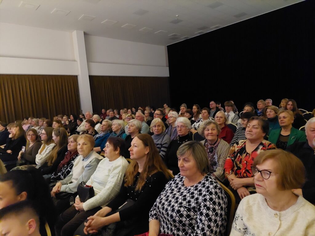 Vykusio spektaklio akimirkos