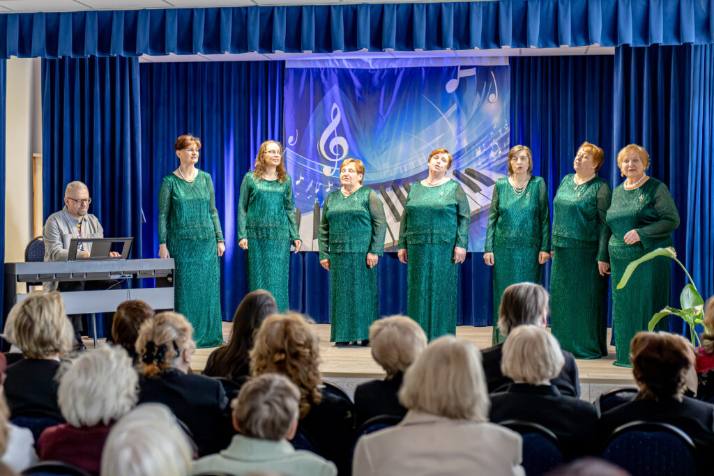 Vilkijos kultūros centro Padauguvos laisvalaikio salės moterų vokalinis ansamblis „Akimirka“ (vad. Alvydas Furmonas)