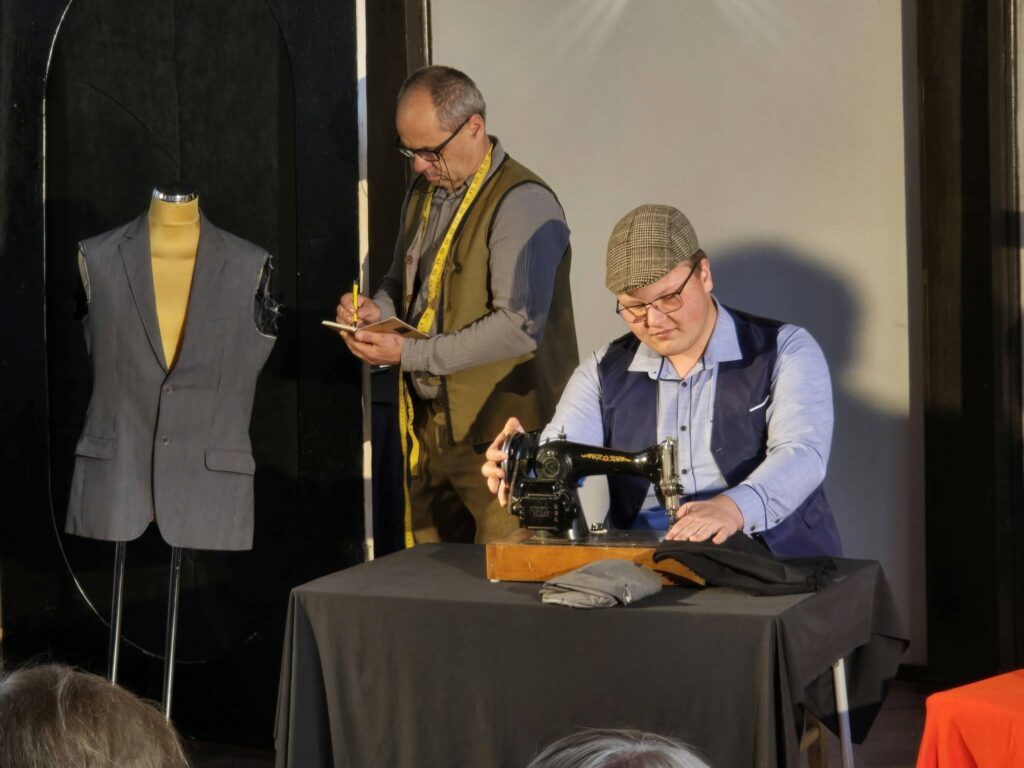 Akimirkos iš gegužės 10 d. vykusio spaudos atgavimo, kalbos ir knygos dienos minėjimo Sudarge, kur Čekiškės laisvalaikio teatras Kartos suvaidino K. Binkio pjesę Atžalynas.