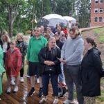 Kartu dainuoja Vilkijos bendruomenės nariai