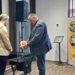 Simboliniu atidarymo akcentu tapo kamuolio pasirašymas – ant jo pasirašė Arūnas Bačiūnas