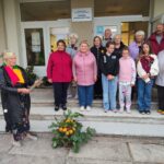 Kultūrinės veiklos organizatorė Elena Tarolienė skaito sveikinimą