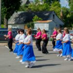 Vilkijos kultūros centro šokių kolektyvų ir svečių koncertas- Vilkijos kultūros centro prieigos. Foto Gintarės Anužės