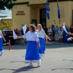 Vilkijos kultūros centro šokių kolektyvų ir svečių koncertas- Vilkijos kultūros centro prieigos. Foto Gintarės Anužės