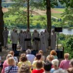 - Vilkijos kultūros centro vokalinių ansamblių ir svečių koncertas - Vilkijos atodangoje prie Šv. Jurgio bažnyčios. Foto Gintarės Anužės
