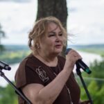 Vilkijos kultūros centro vokalinių ansamblių ir svečių koncertas - Vilkijos atodangoje prie Šv. Jurgio bažnyčios. Foto Gintarės Anužės