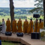 Vilkijos kultūros centro vokalinių ansamblių ir svečių koncertas - Vilkijos atodangoje prie Šv. Jurgio bažnyčios. Foto Gintarės Anužės