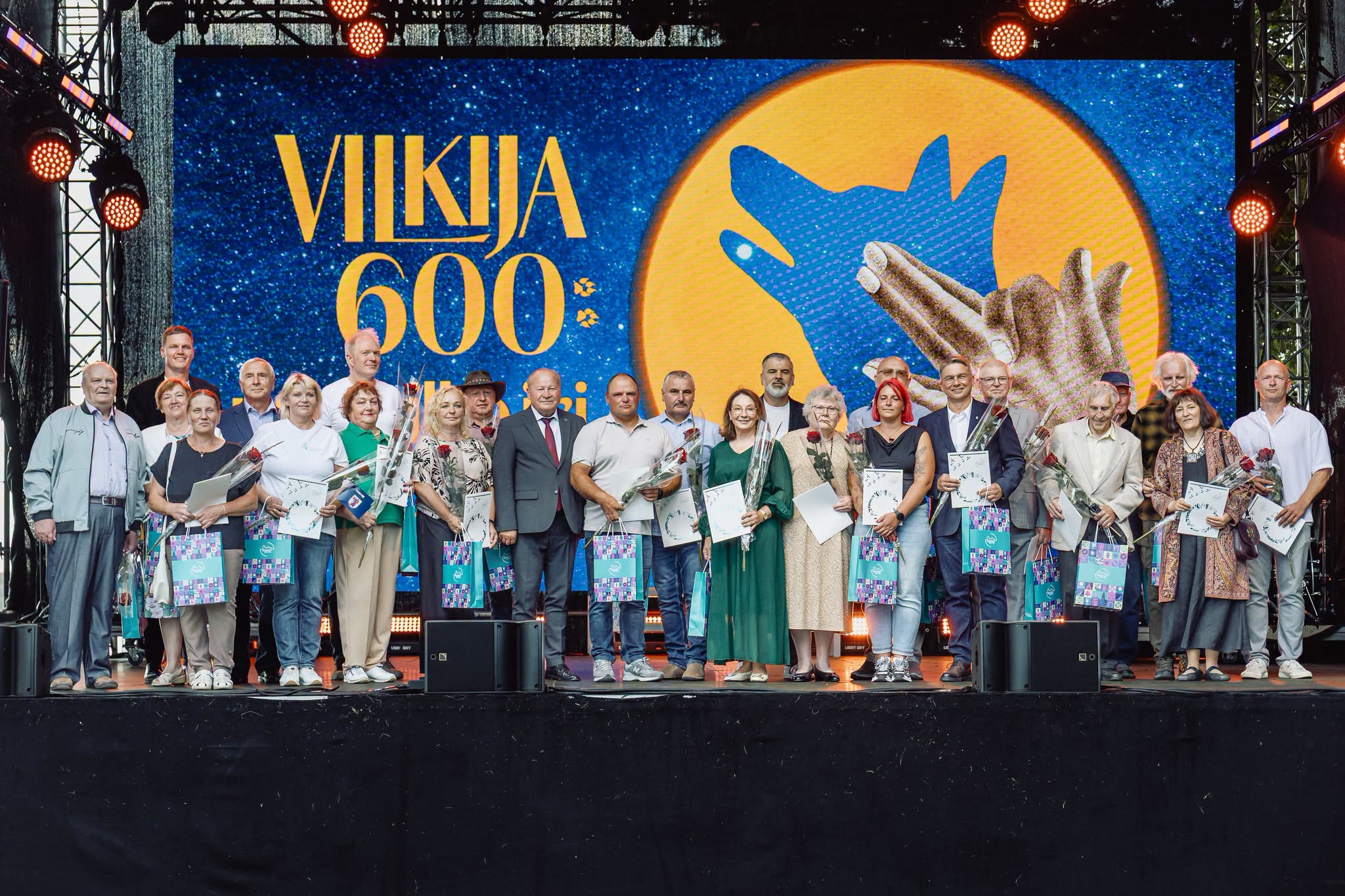 Jubiliejaus proga padėkos įteiktos žmonėms, savo darbais garsinantiems Vilkiją ir puoselėjantiems jos istoriją, kultūrą bei tradicijas. Foto Martyno Kievišo