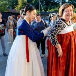 Tradiciniai korėjietiški drabužiai, kuriuos galėjo pasimatuoti kiekvienas norintis