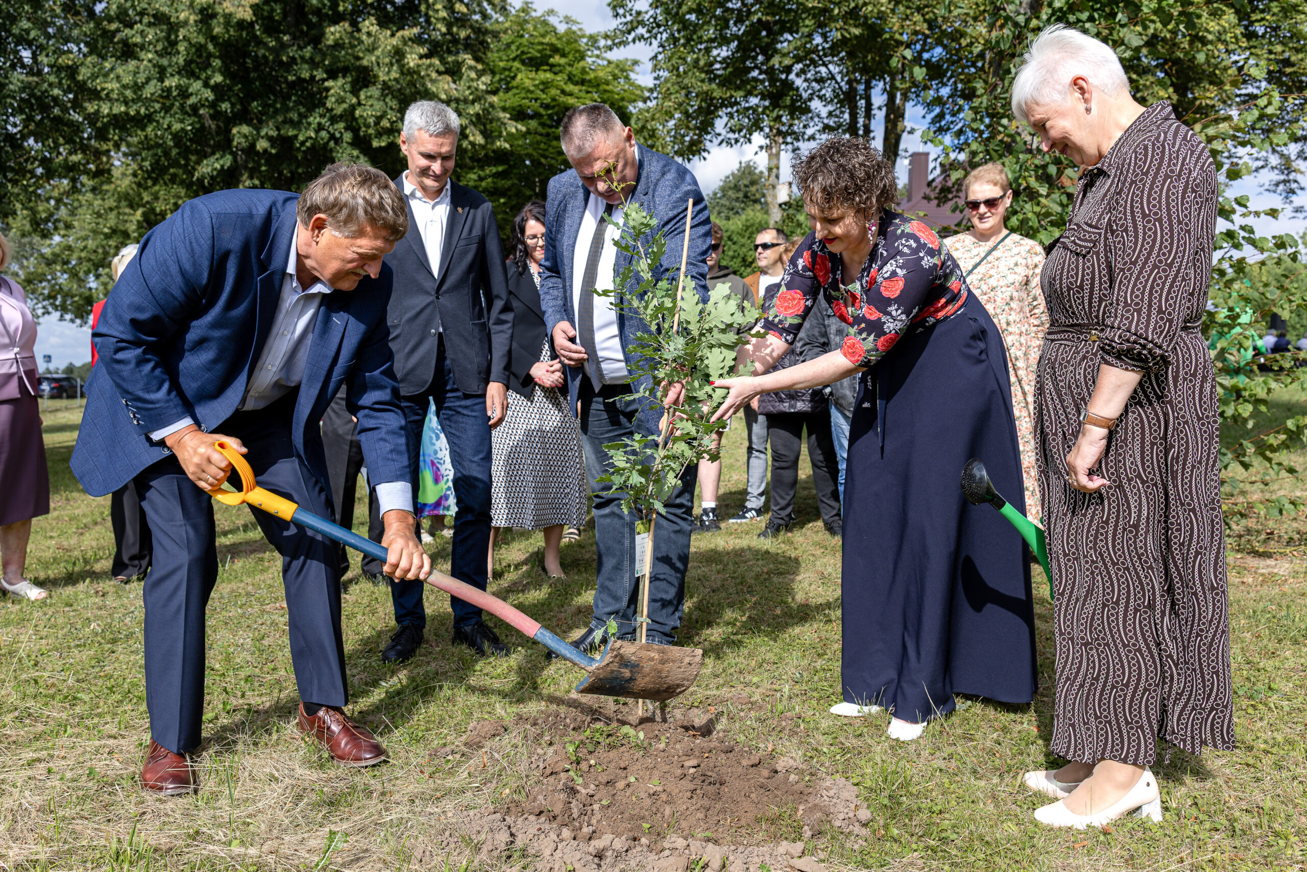 Ąžuoliuko sodinimas