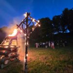 Šventės metu atgyja ir kitos senosios tradicijos – kuriamos šiaudinės ar nendrinės figūros, puošiamos baltų ženklais