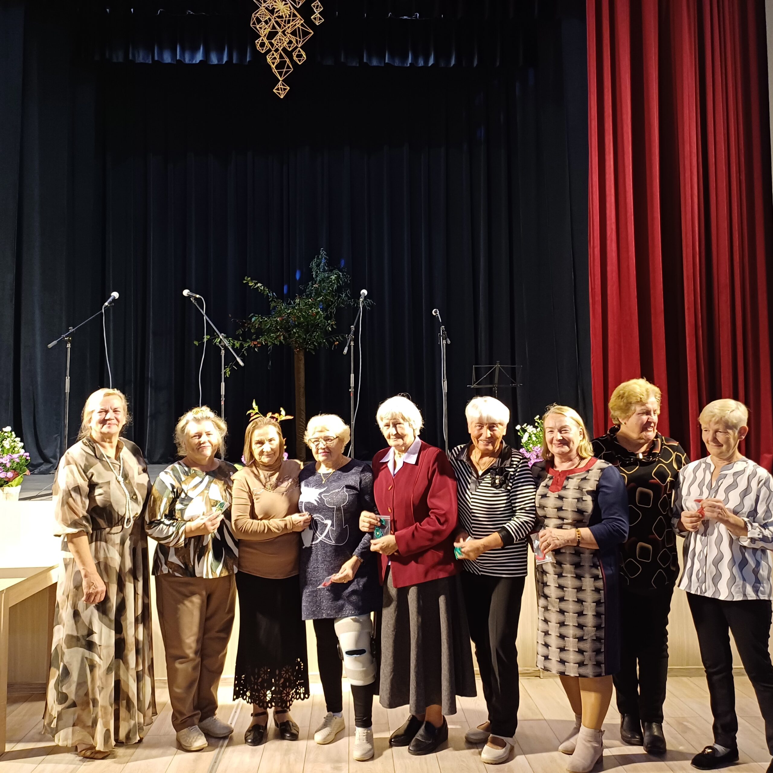 Elena Tarolienė su projekto dalyvėmis